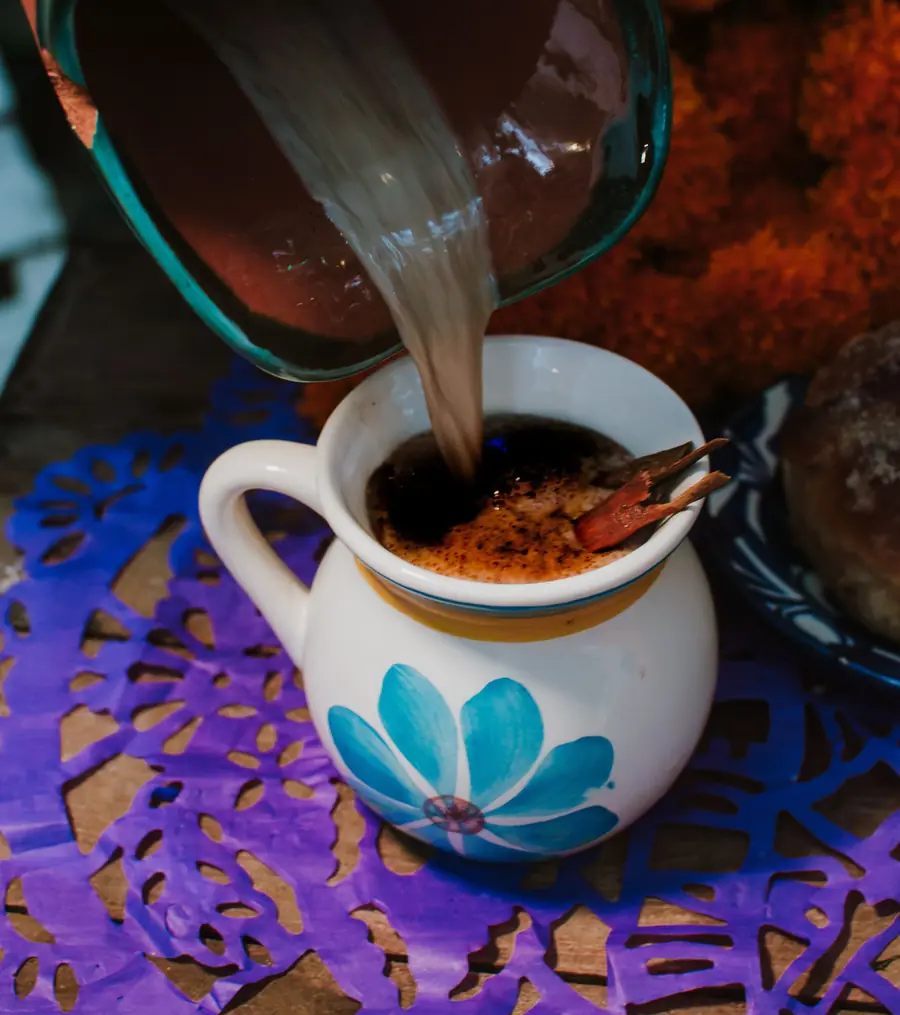 Café de olla servido en jarrito